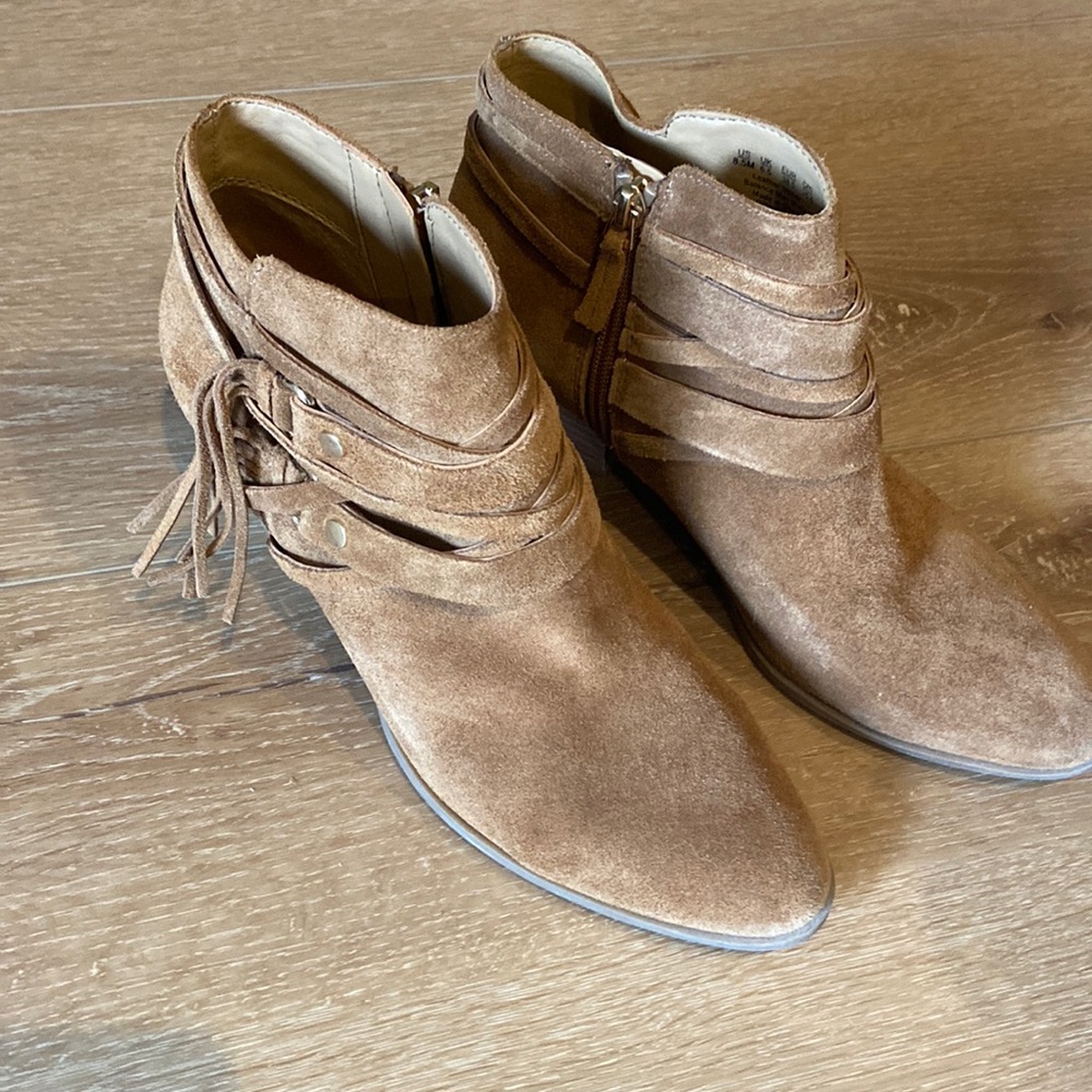 Cute western style booties with tassels. Barely worn.